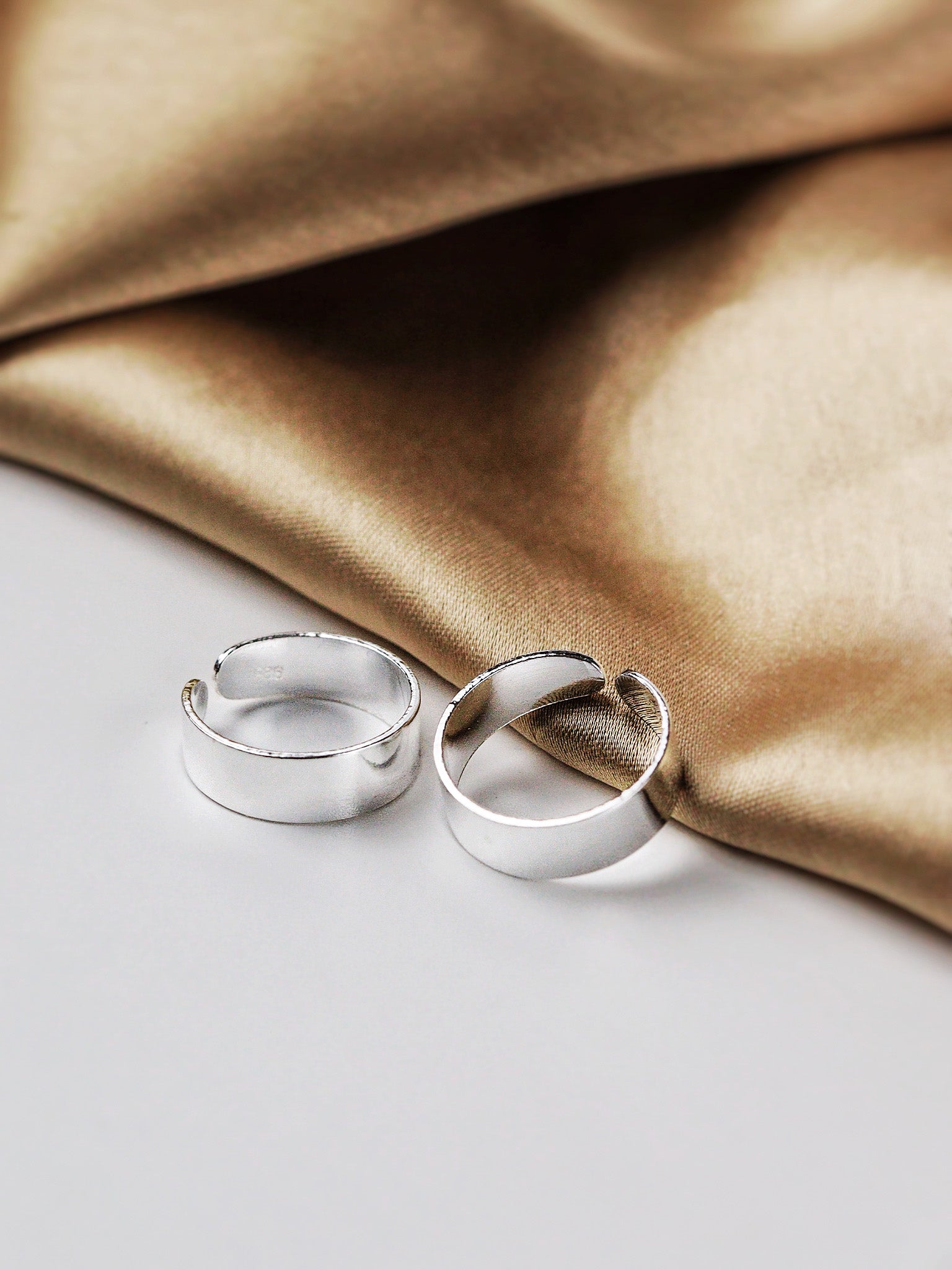 Sleek Band Minimalist Metti