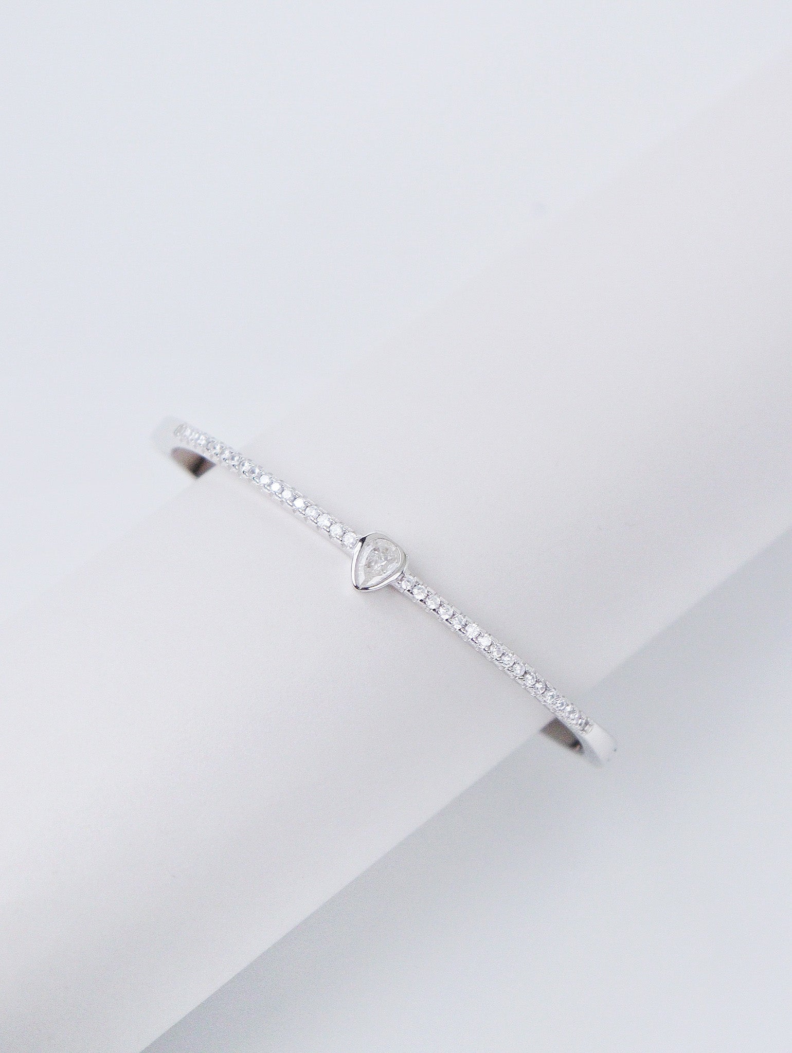 Timeless Pear Solitaire Kada