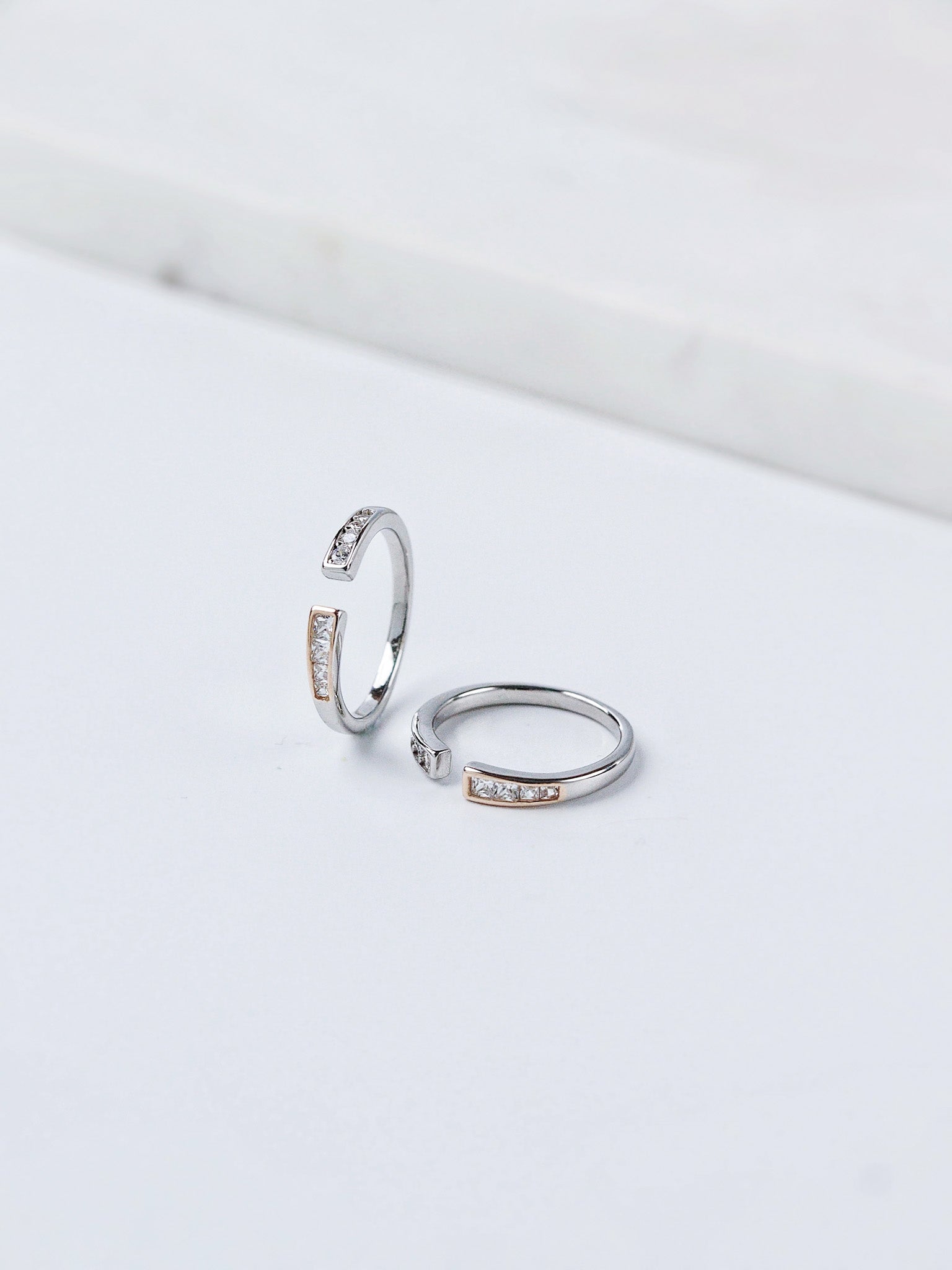 Dual-Tone Crystal Metti