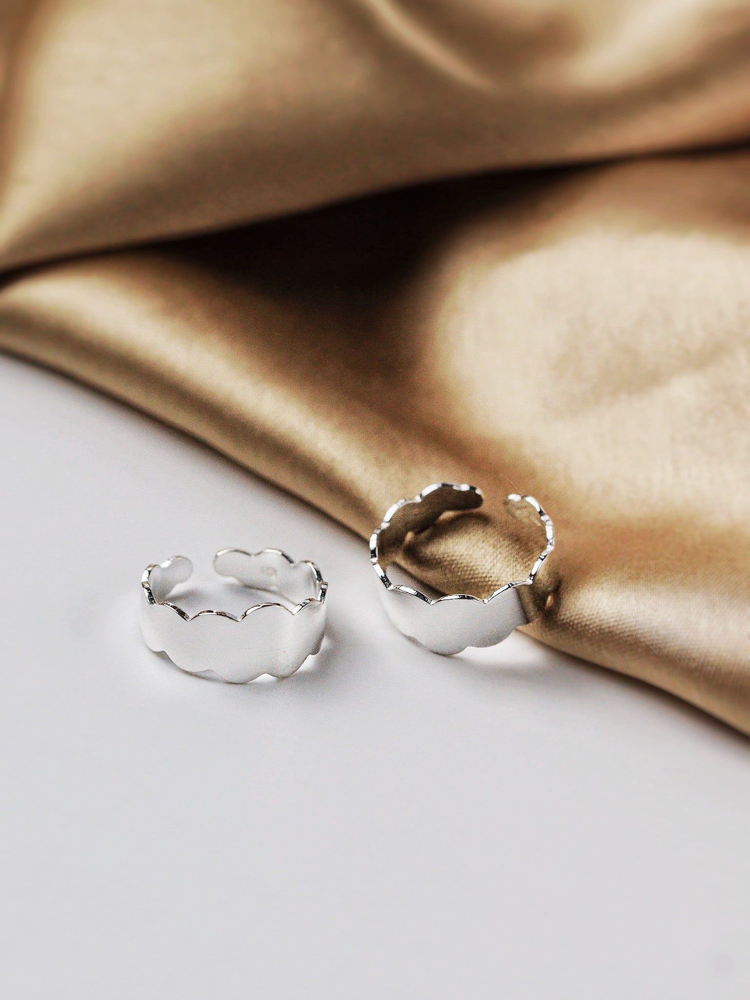 Scallop Edge Silver Metti