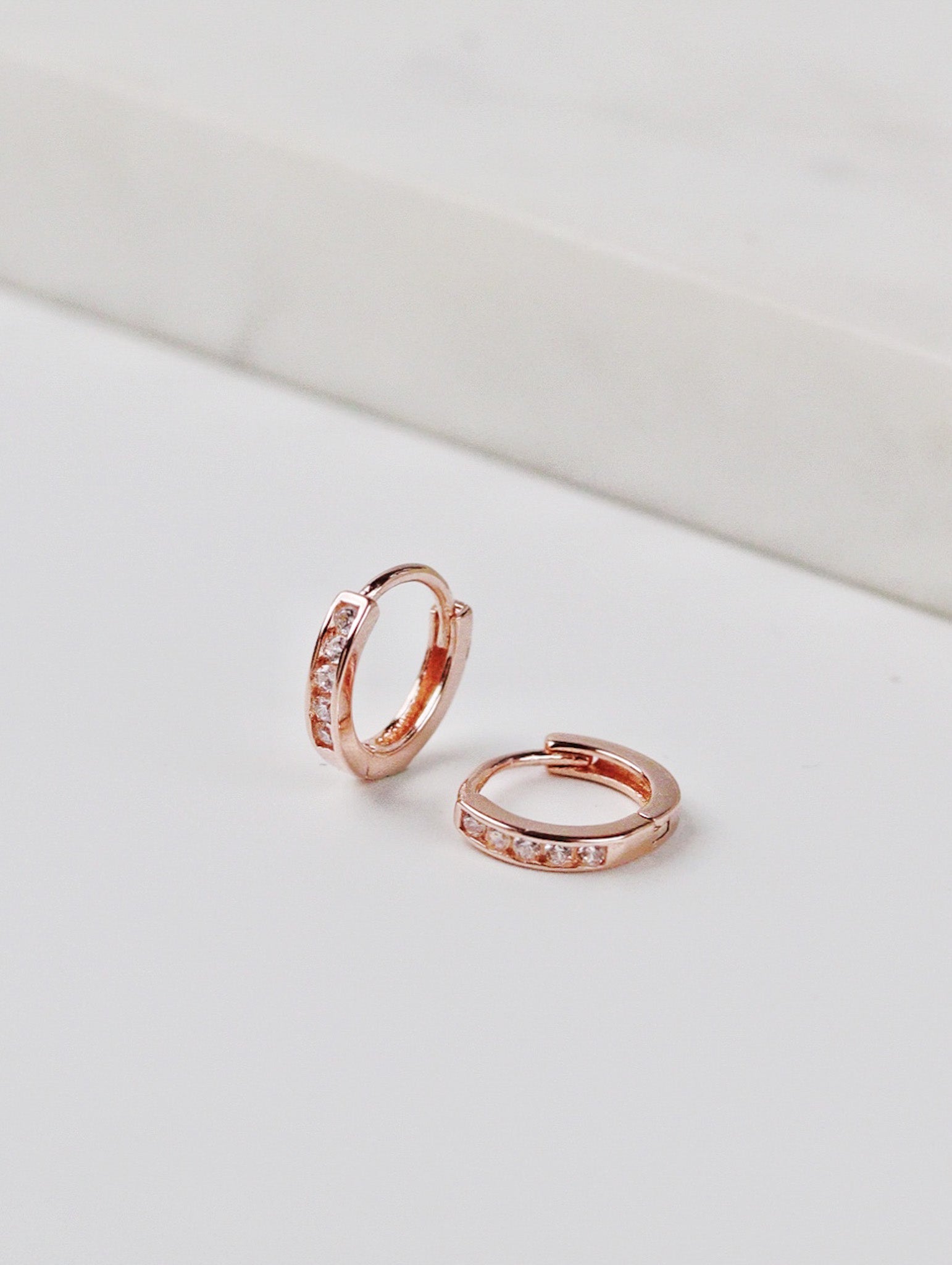 Eterna  Huggie Hoops
