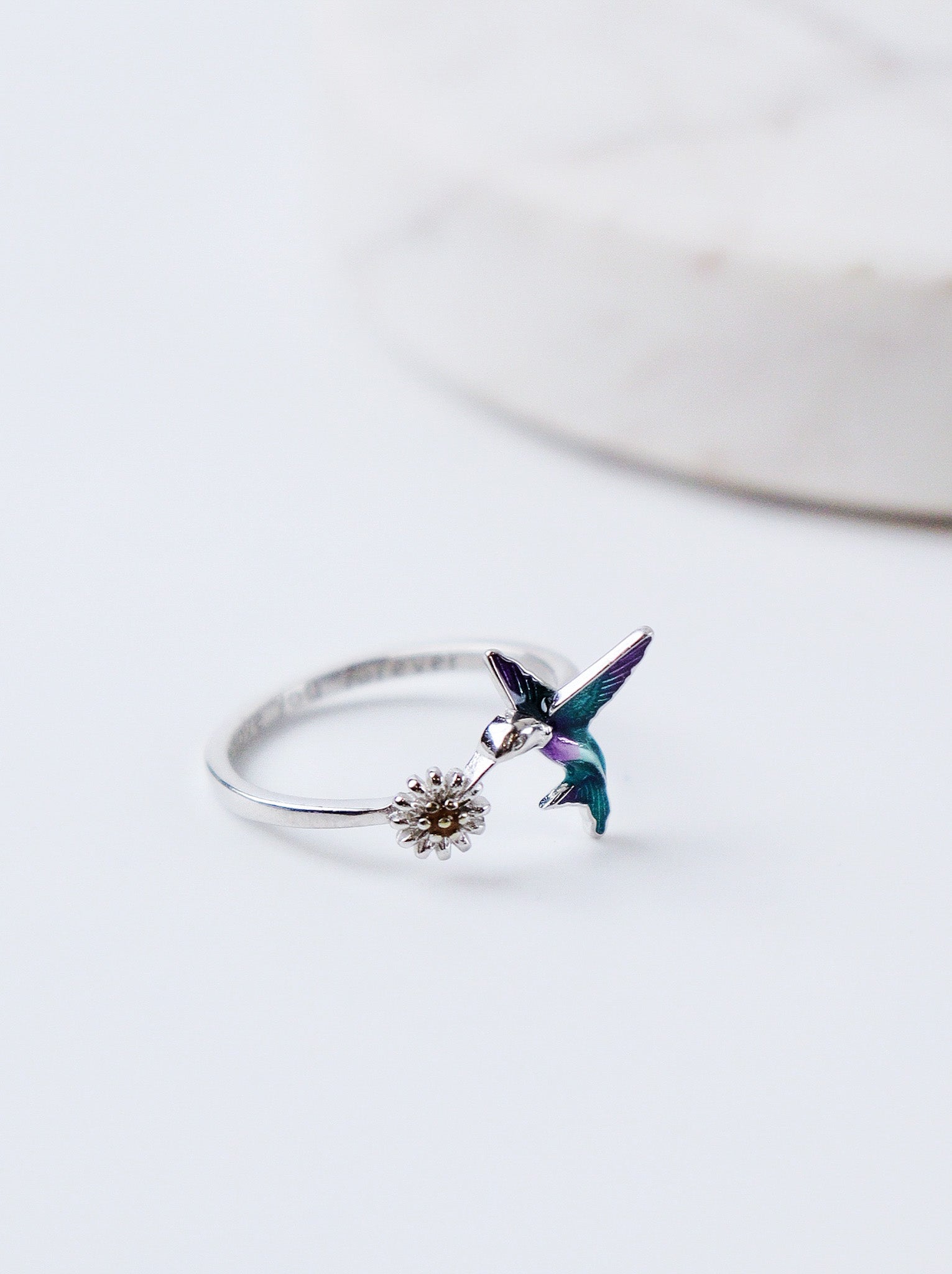 Daisy Kiss Hummingbird Ring