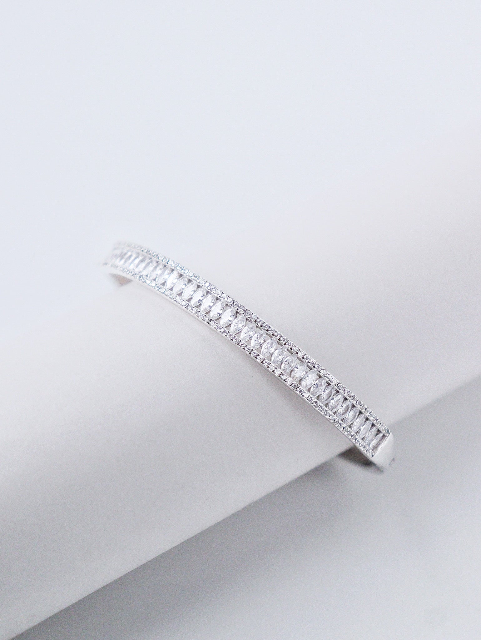 Chic Zirconia Line Bangle